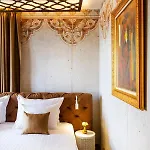 Gallery 37 Powered By Aston 5*