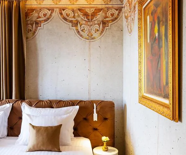 Gallery 37 Powered By Aston 5*