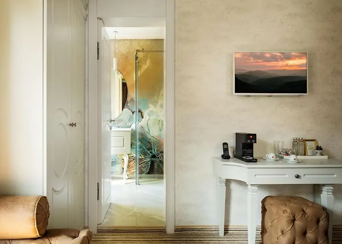 Gallery 37 Powered By Aston 5*