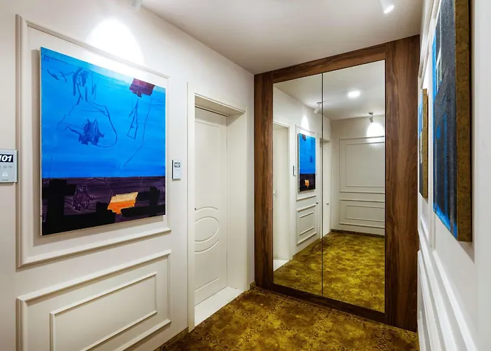 Gallery 37 Powered By Aston 5*