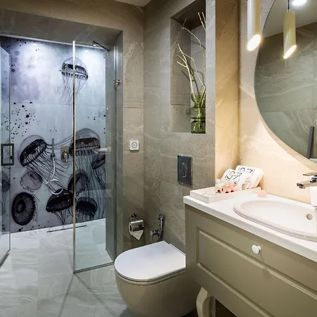 Art Boutique Gallery 37 - Superb Location In The Old Town Готель 5*