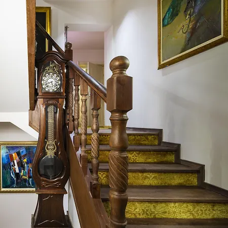 Gallery 37 Powered By Aston Hotel