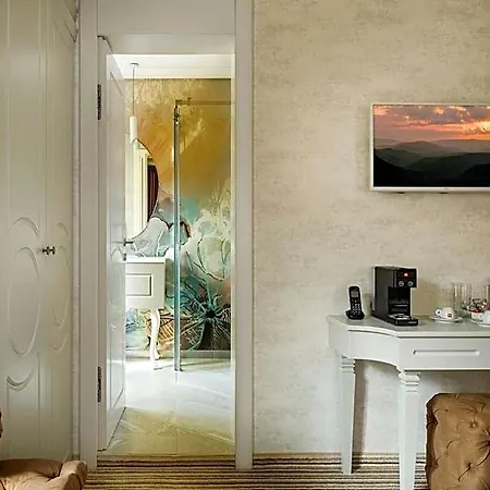 Hotel Art Boutique Gallery 37 - Superb Location In The Old Town