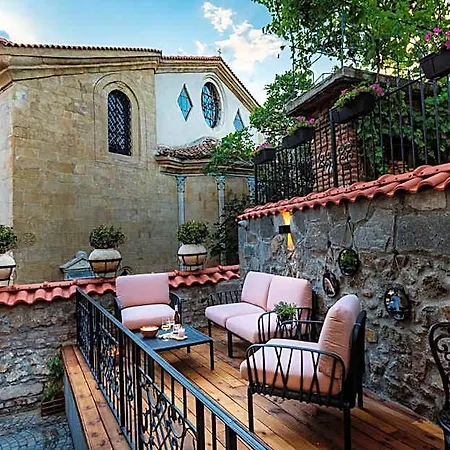 Art Boutique Gallery 37 - Superb Location In The Old Town Plovdiv
