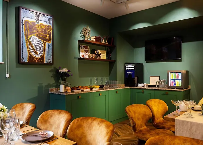 Gallery 37 Powered By Aston 5*