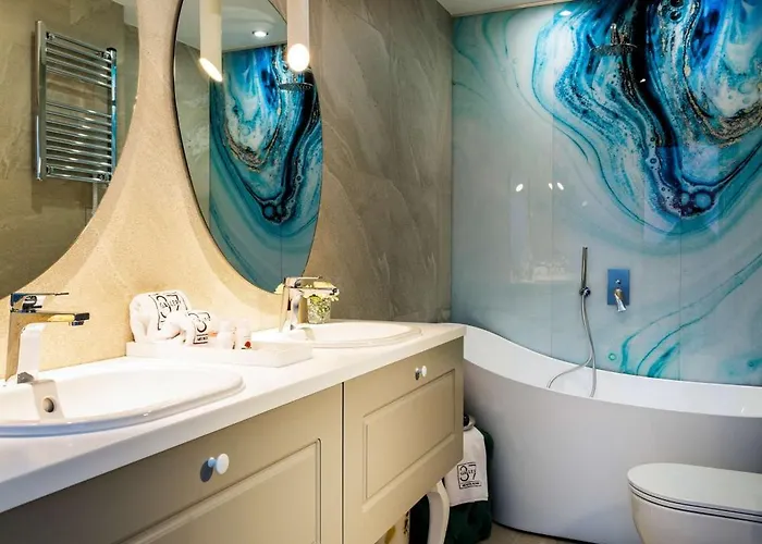 Gallery 37 Powered By Aston Hotel 5*