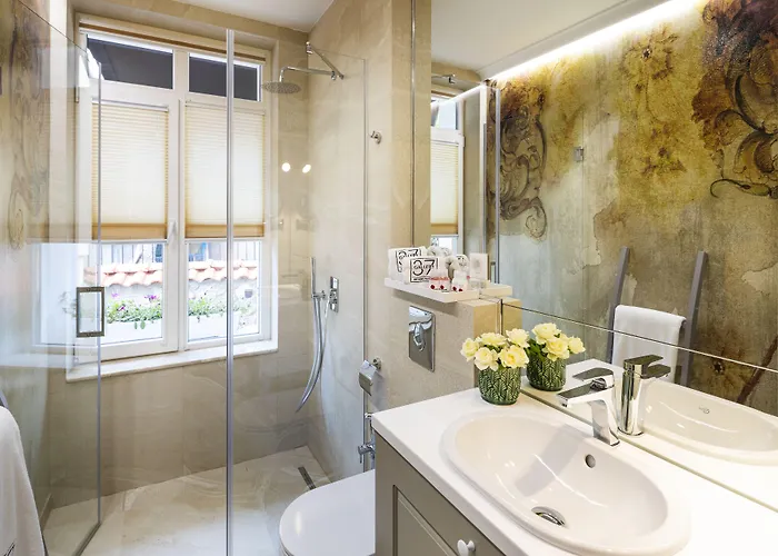 Gallery 37 Powered By Aston Hotel